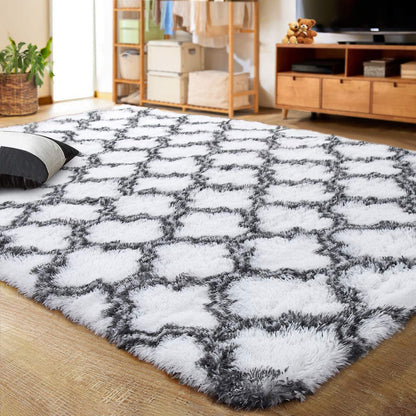 200 x 140 Soft Shag Rug Cozy White Lattice Design