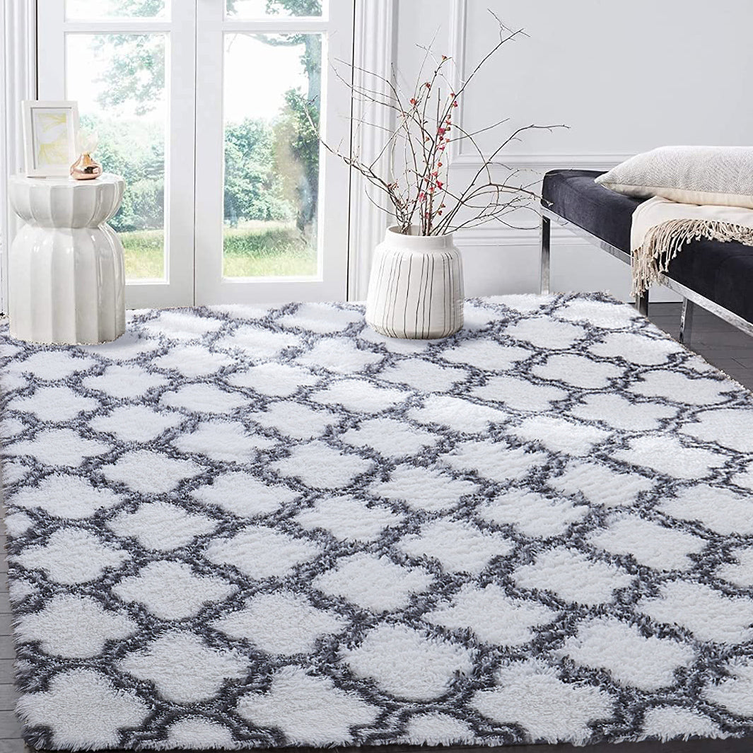 200 x 140 Soft Shag Rug Cozy White Lattice Design