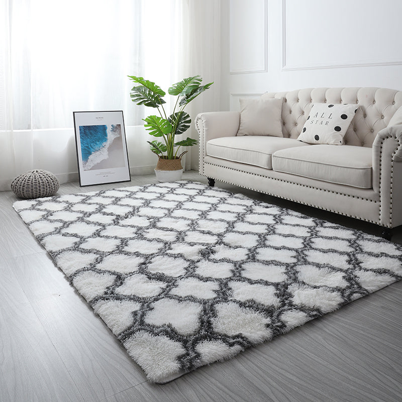 200 x 140 Soft Shag Rug Cozy White Lattice Design