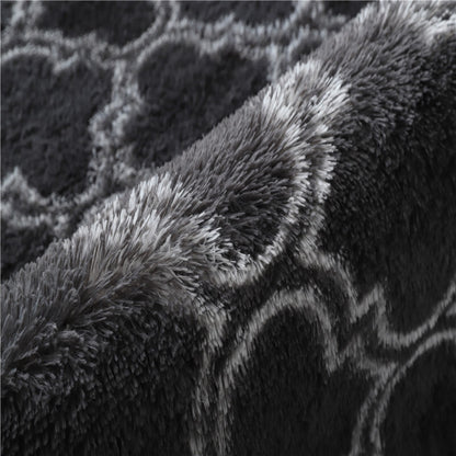 200 x 140 Soft Shag Rug for Bedroom Living Room Black Lattice