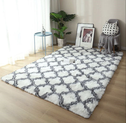 200 x 140 Soft Shag Rug Cozy White Lattice Design