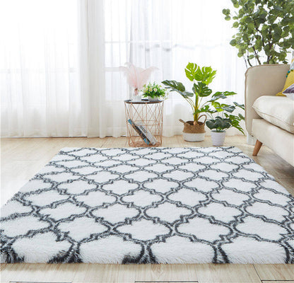 200 x 140 Soft Shag Rug Cozy White Lattice Design