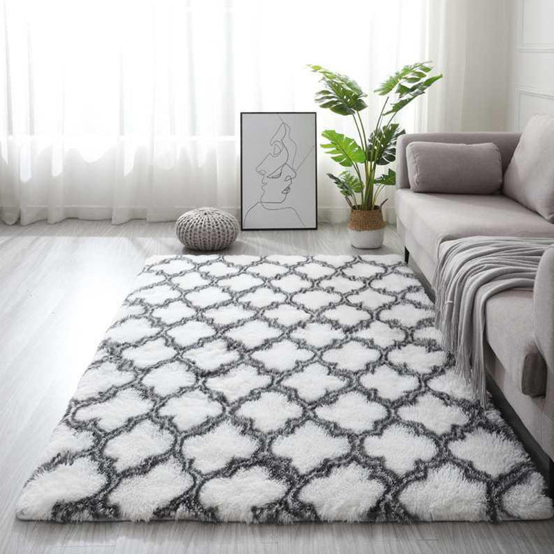 200 x 140 Soft Shag Rug Cozy White Lattice Design