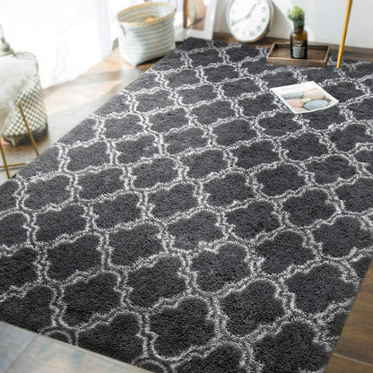 200 x 140 Soft Shag Rug for Bedroom Living Room Black Lattice