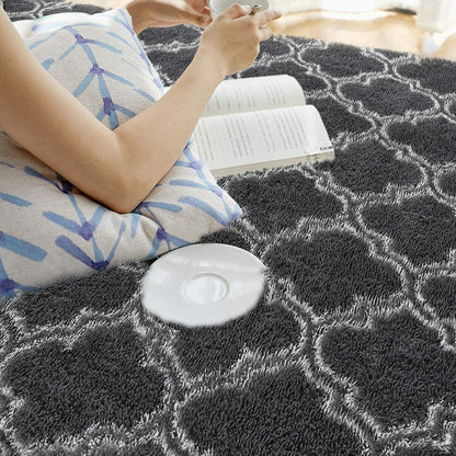 200 x 140 Soft Shag Rug for Bedroom Living Room Black Lattice