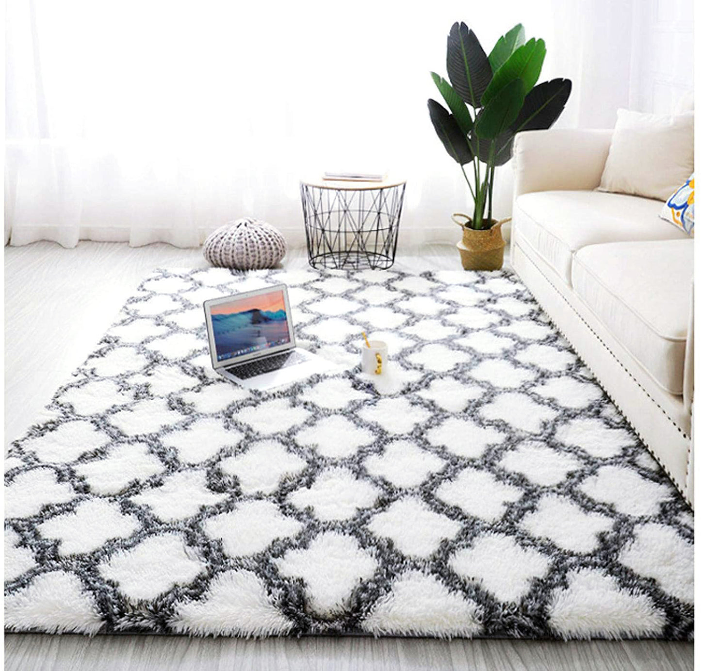 200 x 140 Soft Shag Rug Cozy White Lattice Design