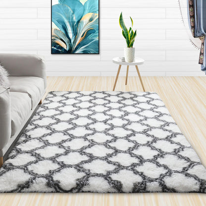 200 x 140 Soft Shag Rug Cozy White Lattice Design